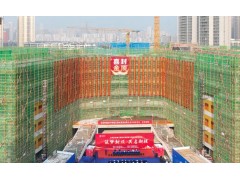 武汉丹西中学新建工程主体结构封顶，将提供2100个学位